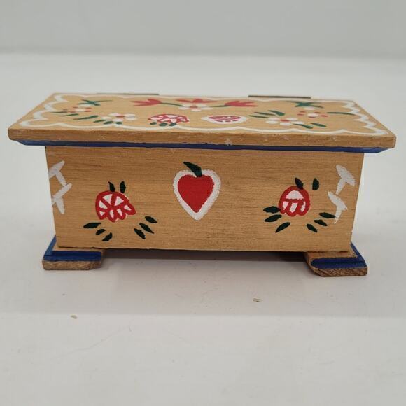Vintage Miniature Dollhouse Chadwick-Miller Pennsylvania Dutch Wood‎ Hope Chest - Picture 1 of 9